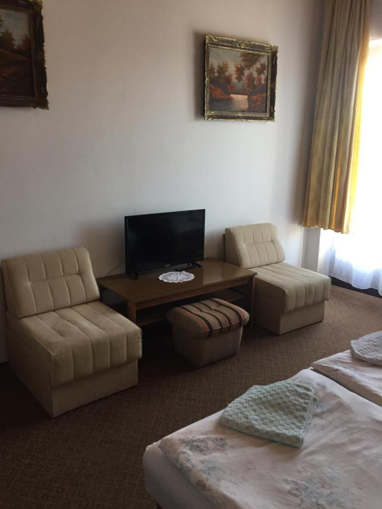 Ilona Panzio Hotel Balatonlelle Luaran gambar