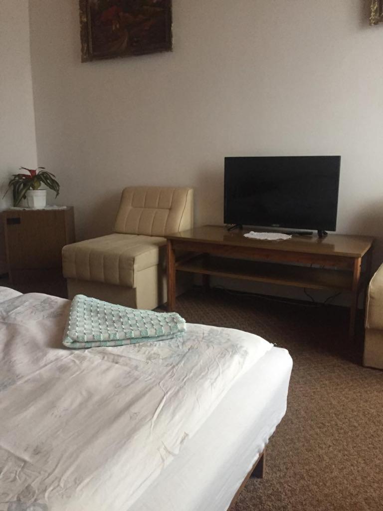 Ilona Panzio Hotel Balatonlelle Luaran gambar